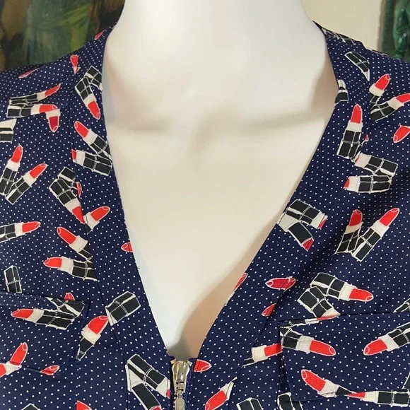 NWT New Express Novelty Navy Blue Lipstick Women's Top shirt blouse xs XSmall - Picture 6 of 14